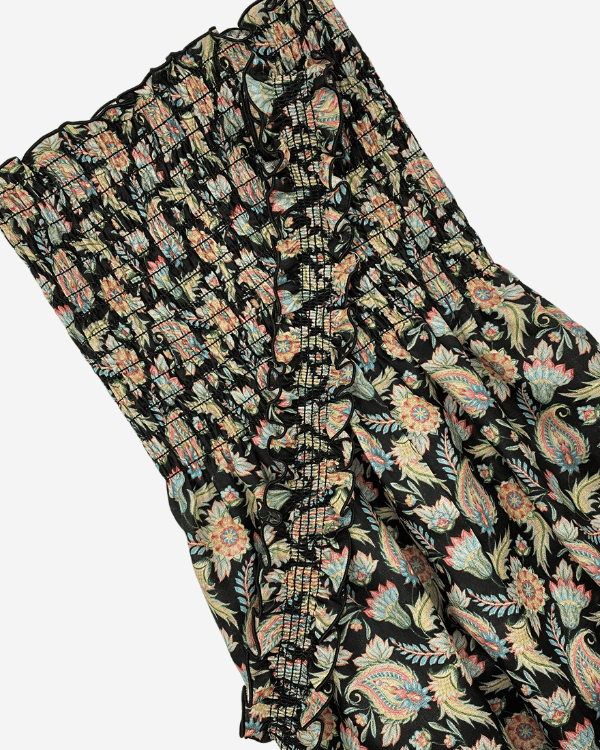 Shirred Black Paisley Linen Fabric – Easy Sew Tube Dress MaterialExplore the charm of our Black Pastel Paisley Shirred Linen! Perfect for effortless sewing projects like tube dresses, skirts, or tops. This smocked multicolor fabric makes crafting stylish