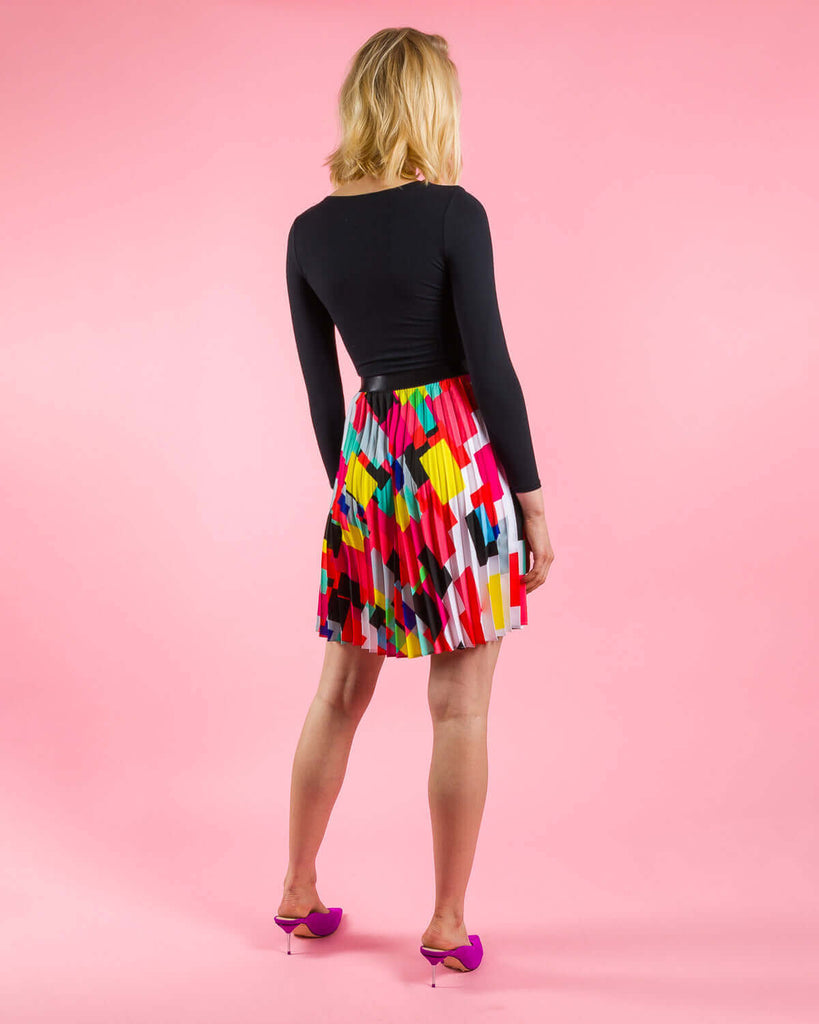 sewing project, upcycled fabric, easy sewing project for kids, unique sewing project, sewing blog, plus size sewing pattern, sewing project for beginners,  knife pleat skirt, accordion pleat skirt, sunburst pleat skirt, threadymade, paris skirt, confetti print