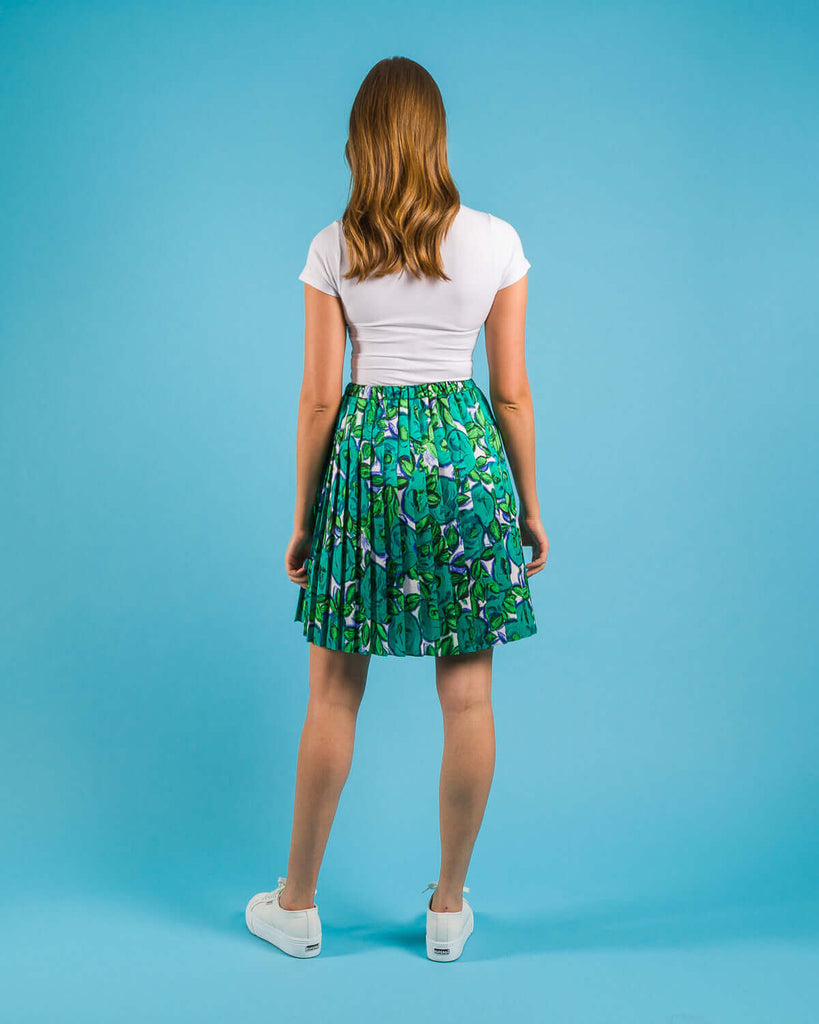 Easy sewing project, upcycled fabric, unique sewing project, sewing blog, plus size sewing pattern, sewing project for beginners,  knife pleat skirt, side  pleat skirt, easy sewing project for kids, Threadymade-Matisse-Side-Pleat-Skirt-Short