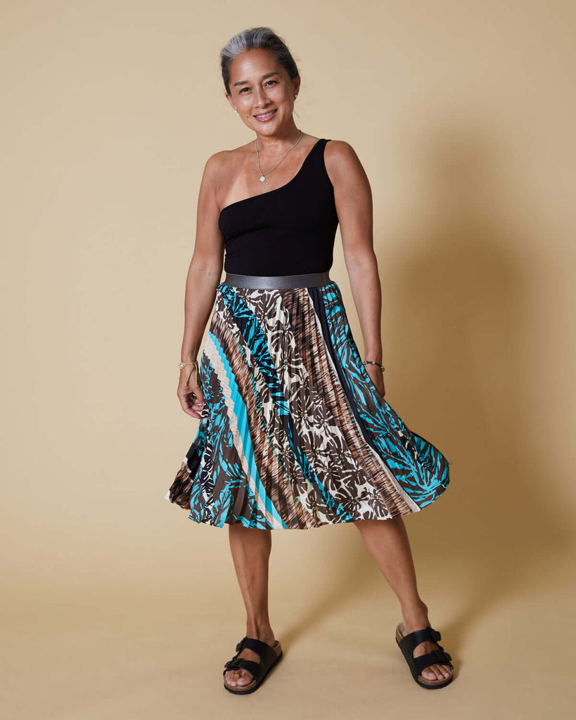 sewing project, upcycled fabric, easy sewing project for kids, unique sewing project, sewing blog, plus size sewing pattern, sewing project for beginners,  knife pleat skirt, accordion pleat skirt, sunburst pleat skirt, threadymade, paris skirt, tiki print, tropical print