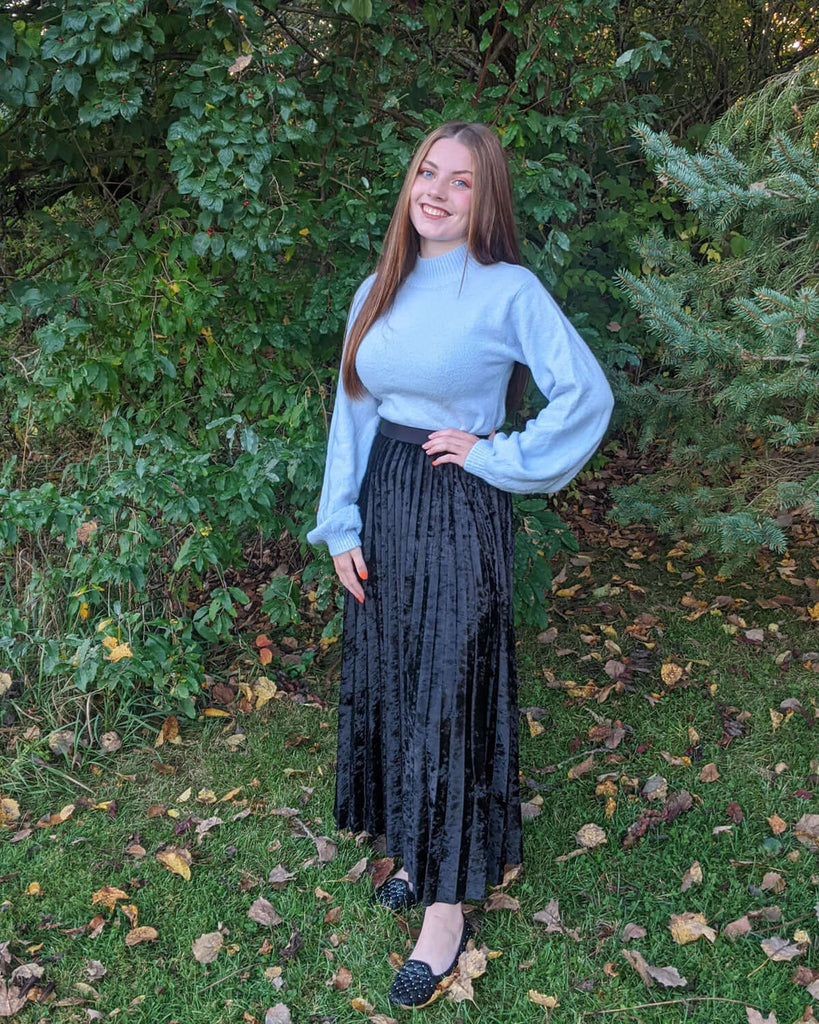 black crushed velvet, sunburst skirt, easy sewing project, upcycled fabric, unique sewing project, sewing blog, plus size sewing pattern, sewing project for beginners,  knife pleat skirt, accordion pleat skirt, sunburst pleat skirt, threadymade, monroe skirt, upcycled crushed velvet 